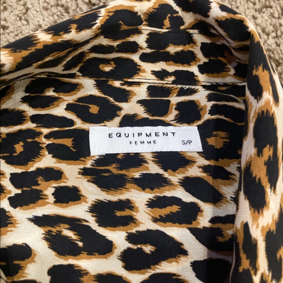 EQUIPMENT FEMME Silk Button Down - Picture 4 of 5